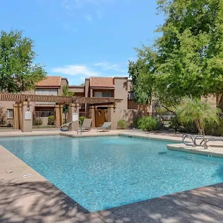 Poolside 2 Bdrm Condo Prime Scottsdale Location